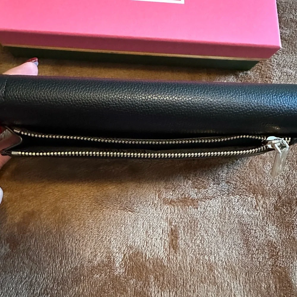 KATE SPADE - LARGE PEBBLED LEATHER WALLET - NWT